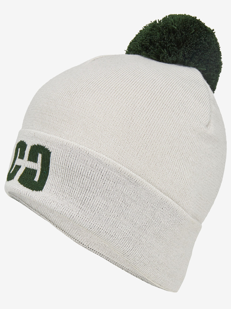 Weiße Beanie-Mütze mit einem grünen Pompom auf der Oberseite und einem grünen Logostick auf der Vorderseite.