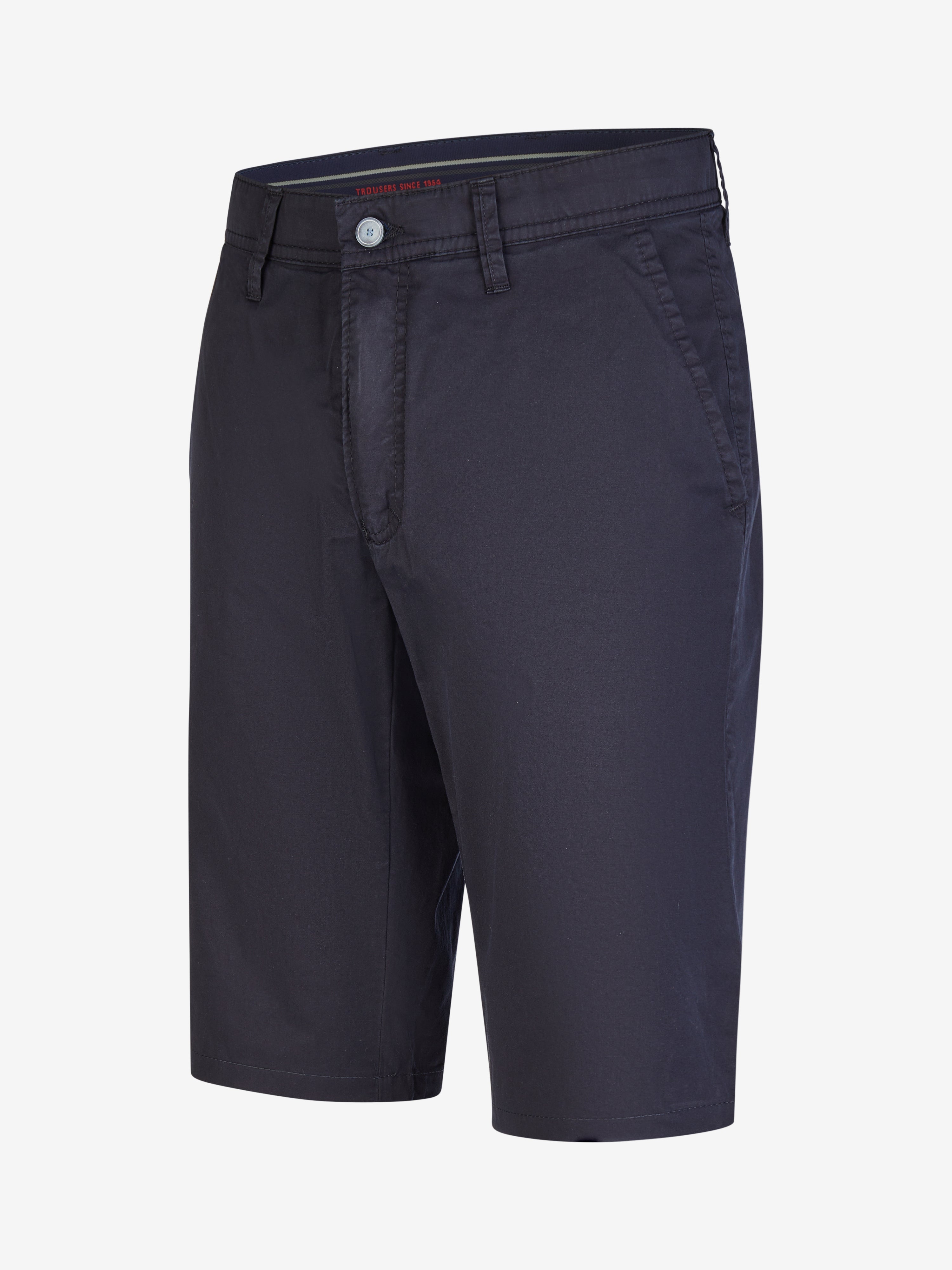 Blaue Bermuda-Shorts ESPANA 8109 in Marine von Club of Comfort, aus leichter Baumwoll-Tencel®-Mix mit High Stretch, elastischem Komfortbund, Hemdenstopper, normale Leibhöhe, gerade Passform, geeignet für Frühjahr/Sommer, Made in Green by Oeko-Tex.
