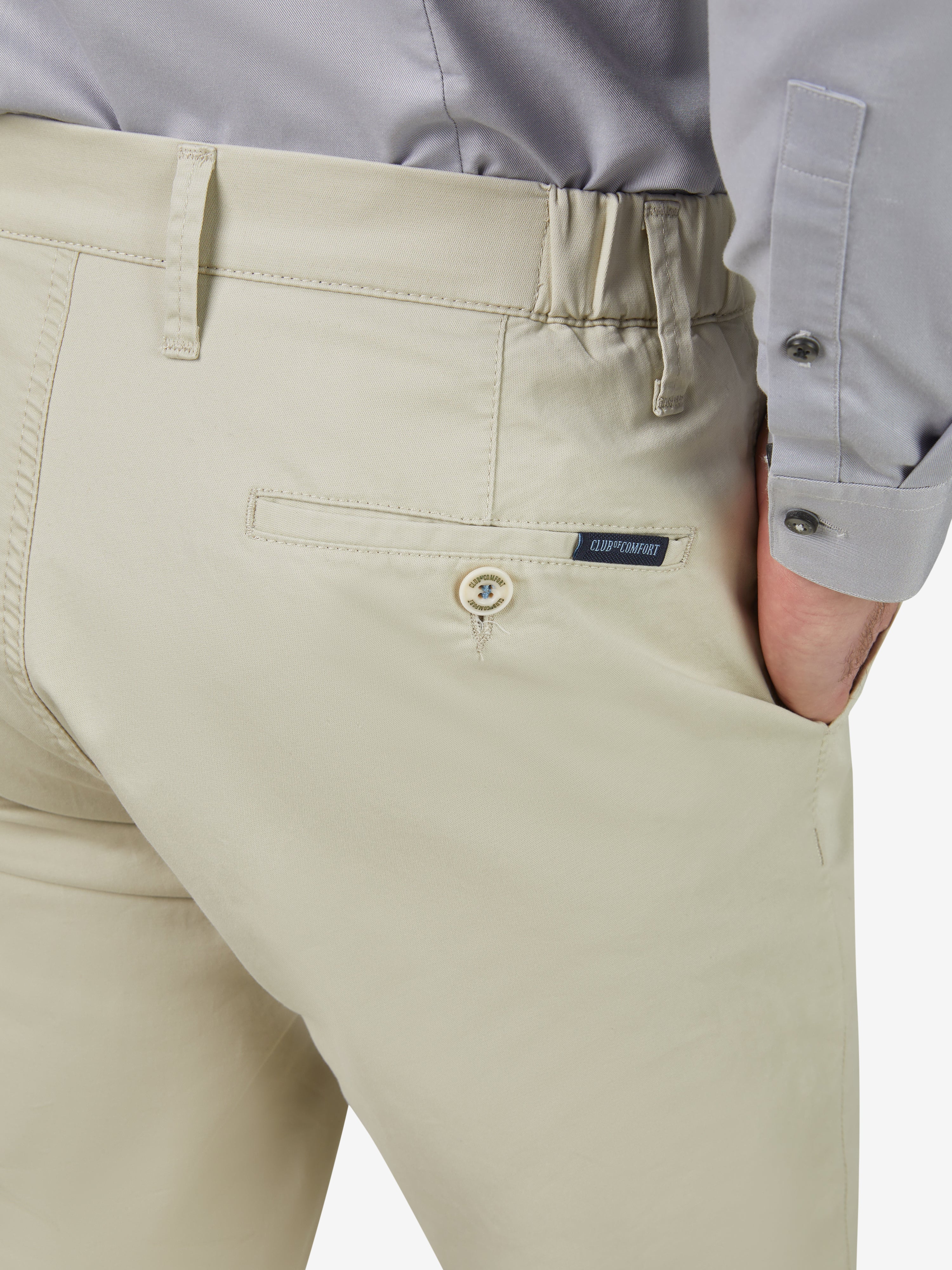 Hose FOXX 8170 in Beige von Club of Comfort, Slim Fit, mit Comfort-Flex-Bund, Hemdenstopper und High Stretch Baumwolle. Frühling/Sommer, normaler Sitz, schmale Fußweite, made in Green.