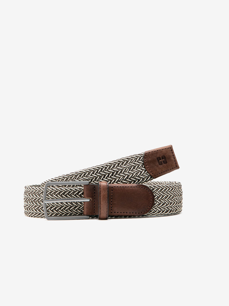 Beige, braun und blauer elastischer Two-Tone-Flecht-Bandgürtel mit Logoprägung in der Lederspitze, polierter Metallschließe, Breite 3,4 cm, Länge 90-125 cm, von Club of Comfort – sportiv, stretch, Ganzjahres.