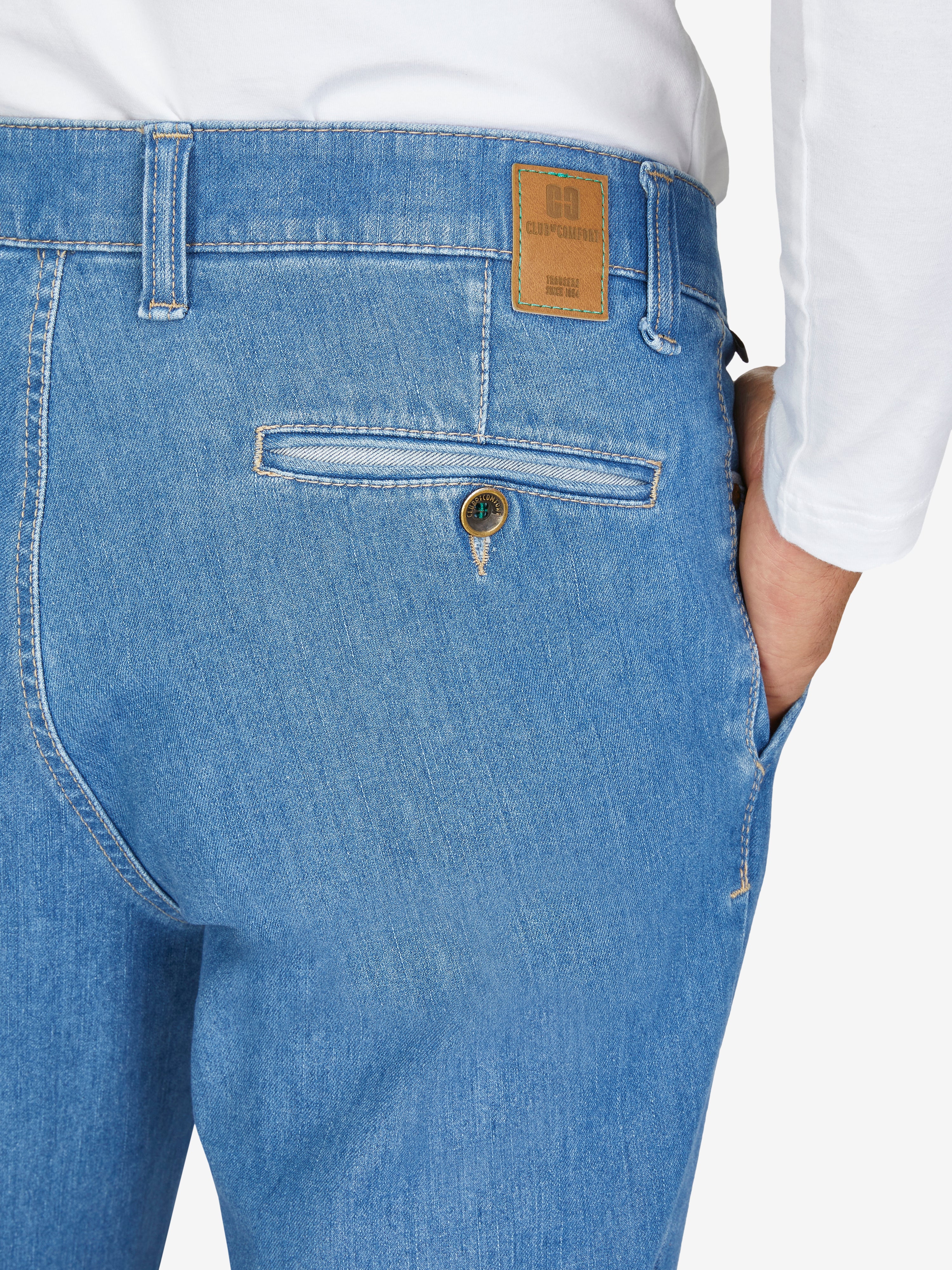 Helle Jeansblau GARVEY 7054 Flat Front-Hose mit elastischem Komfortbund, Hemdstopper und Münztasche in rechter Seitentasche, aus hochelastischem Bi-Stretch-Denim, formstabil durch T400-Beimischung, normaler Leibhöhe, schmaler Fußweite, Modell für Regular-Figur, bequem, ganzjährig, Hersteller Club of Comfort.