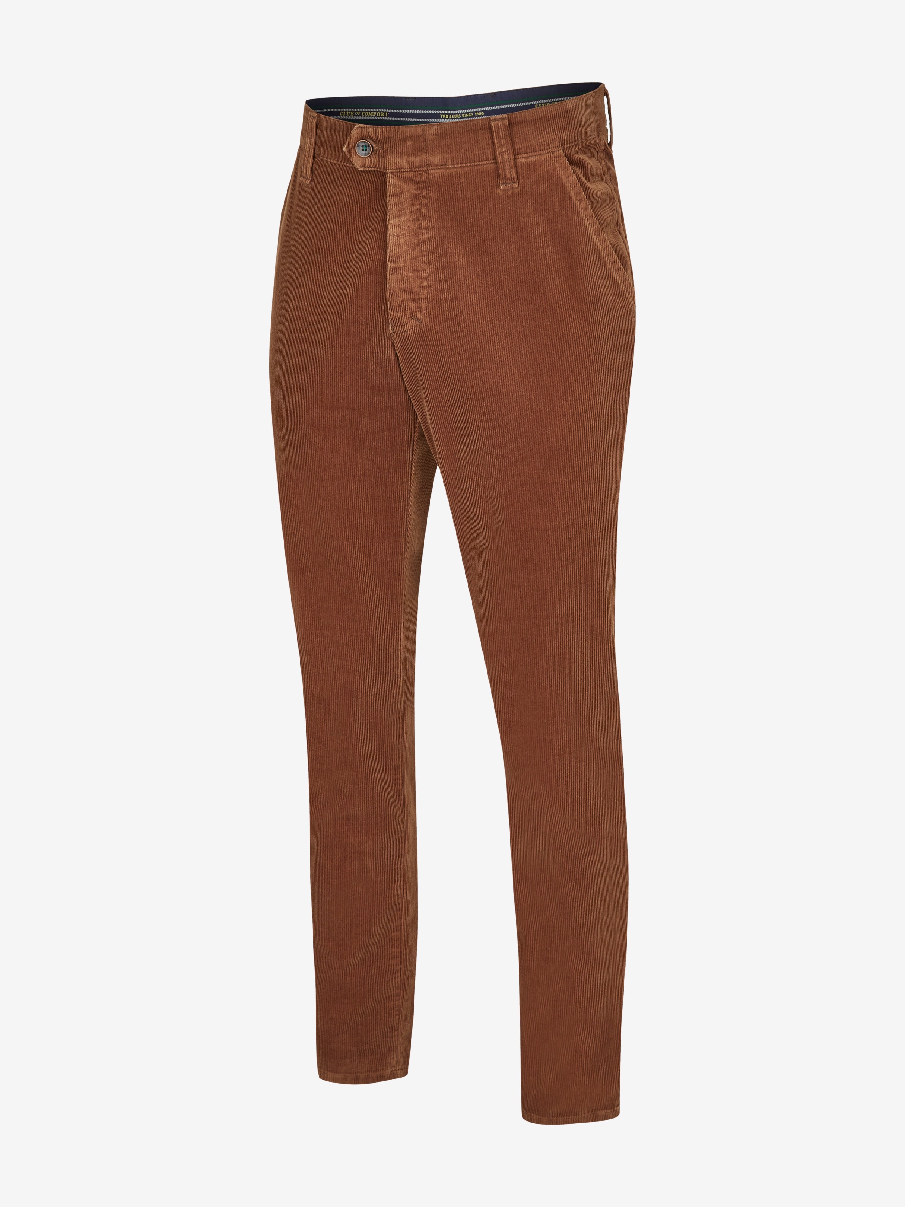 Hellebraune GARVEY 8200 Flat Front-Hose aus Feincord mit High Stretch, elastischem Komfortbund, Hemdenstopper, Bundverlängerung mit Knopf und Haken, schmaler Beinverlauf, normaler Leibhöhe, bequemes Casual-Design, hergestellt von Club of Comfort, Herbst/Winter, Regular Fit, Made in Green by Oeko-Tex.