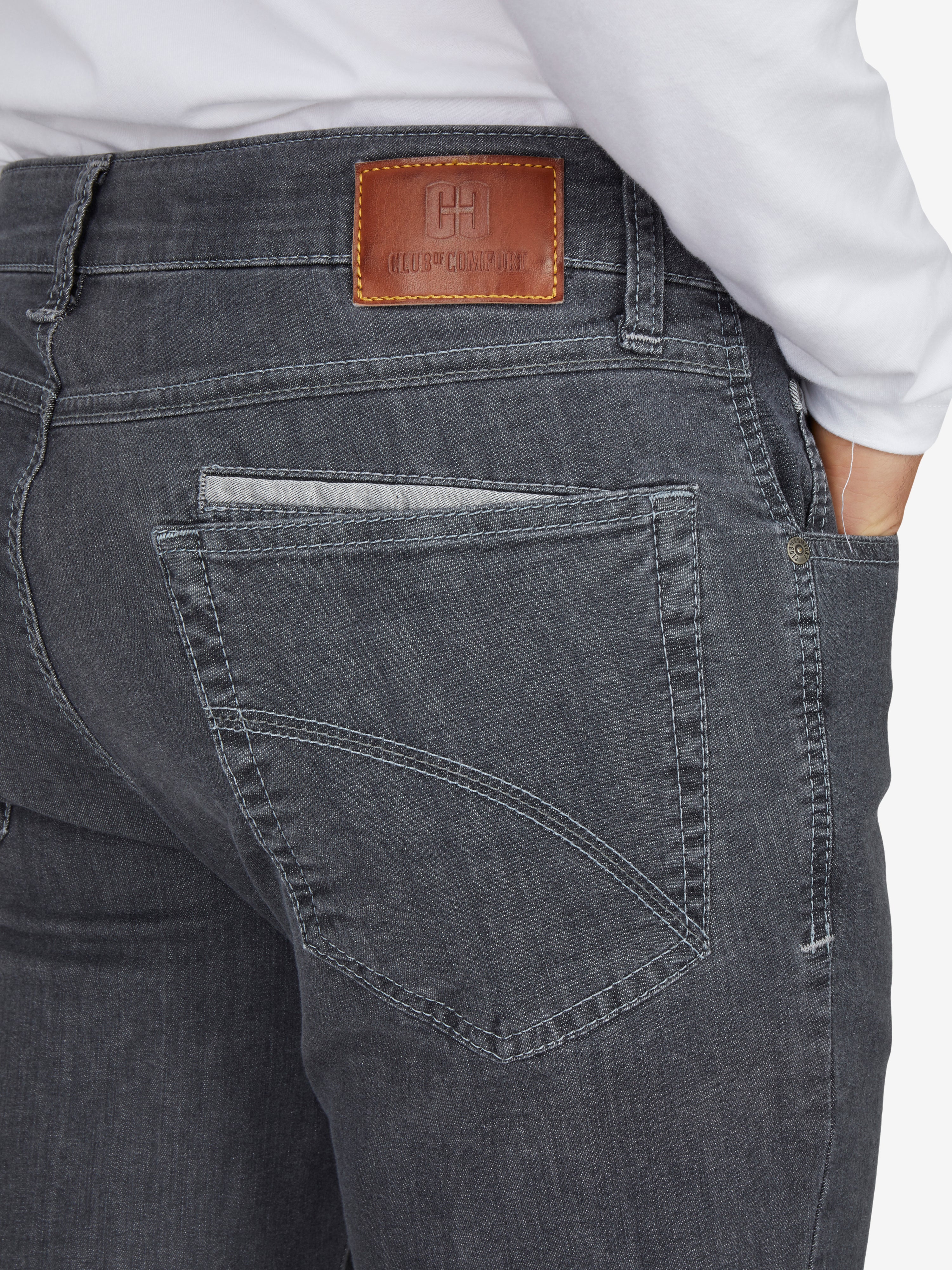 Herrenhose aus grauem, elastischem Super High Stretch-Denim mit 7-Pocket-Design, Mobile Pocket in der rechten Vordertasche, Reißverschlusstasche hinter der rechten Gesäßtasche, normaler Leibhöhe, schlankes Bein, hergestellt von Club of Comfort, sustainable, made in Green by Oeko-Tex.