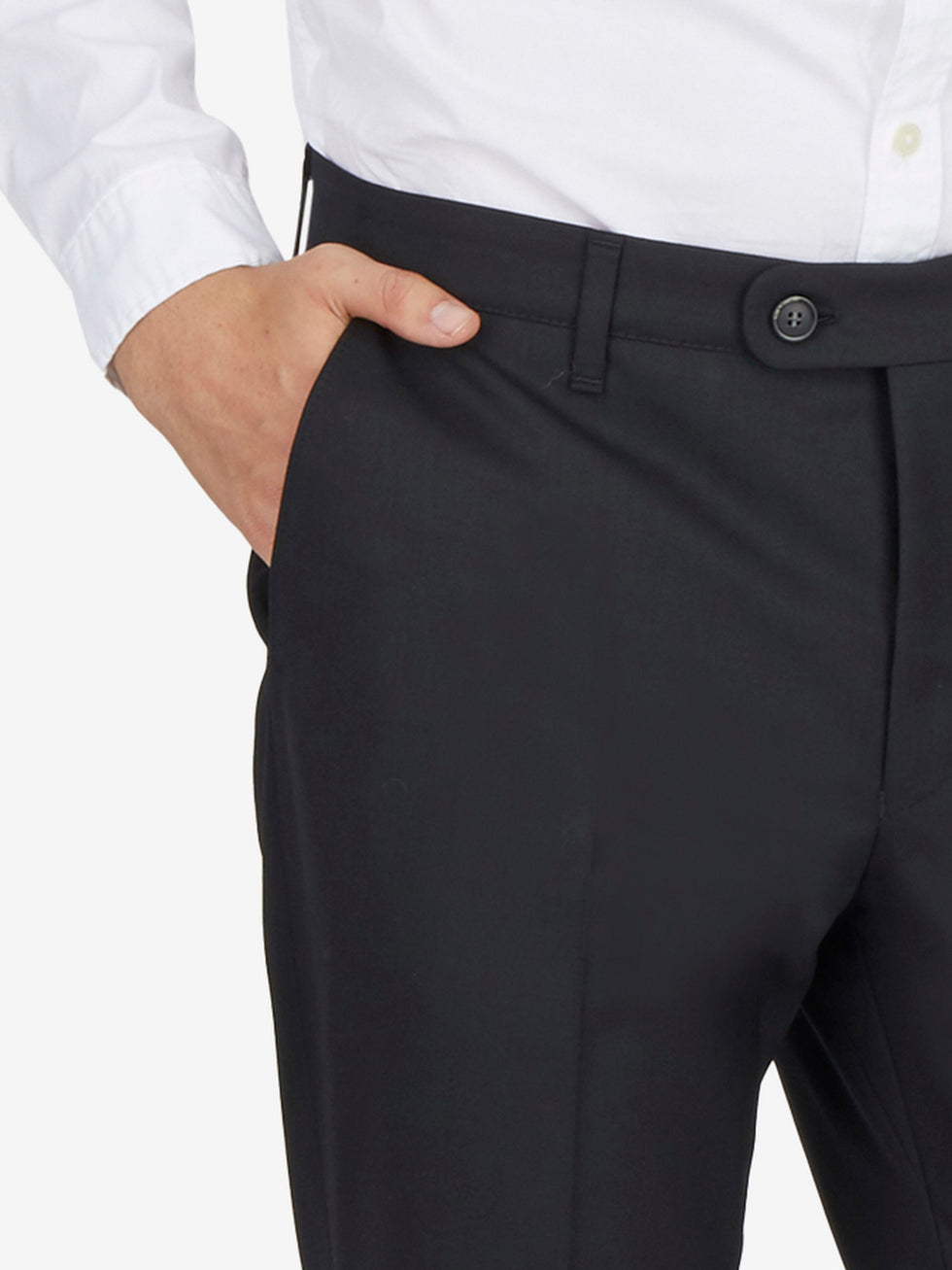 Detailliertes Produktbild einer schwarzen Santos 2590-Stoffhose von Club of Comfort, mit elastischem Komfortbund, Hemdenstopper, geradem Bein, in K-Größen, aus waschbarer Woll-Mischqualität, mit Flat Front und standardmäßigem Hosenverschluss.