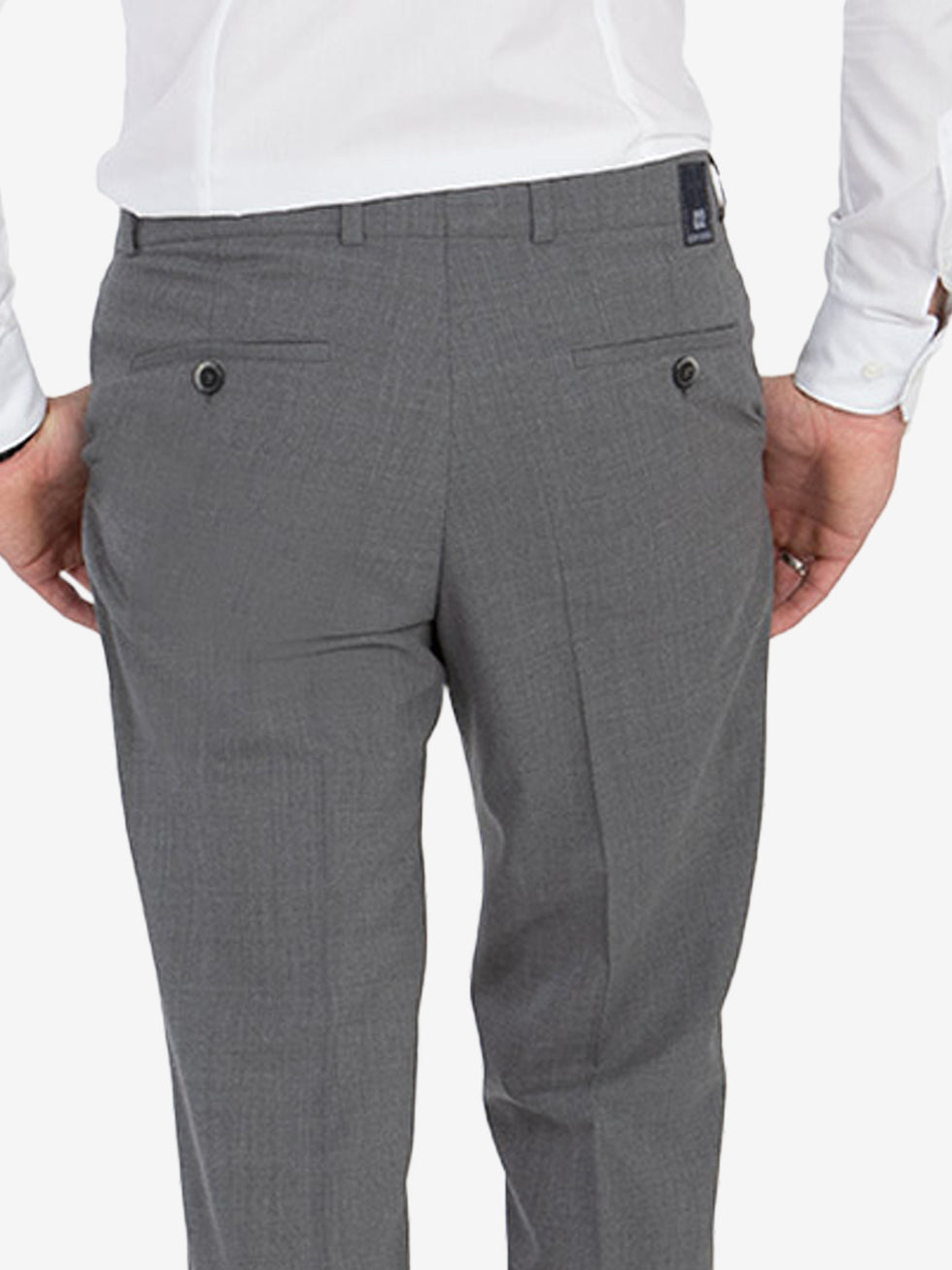 Hose SANTOS 2590 in Mittelgrau von Club of Comfort, mit Flat Front, Hemdenstopper, elastischem Komfortbund, praktischer Bundverlängerung mit Knopf und Haken, geradem Bein, aus maschinenwaschbarer Woll-Misch-Qualität, Regular Fit, niedriger Leibhöhe, für Ganzjahres-Nutzung.
