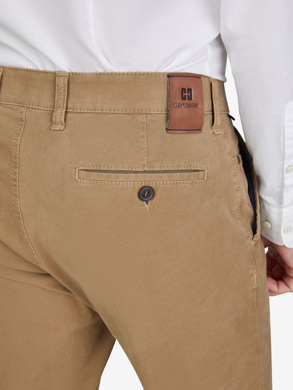 Beige GARVEY 8070 Flat Front-Hose mit elastischem Komfortbund, Hemdstopper und Safety-Pocket. Aus bi-elastischer Baumwoll-Qualität mit softem Griff, regular fit, normale Leibhöhe, schmalere Fußweite, Made in Green by Oeko-Tex, geeignet für Ganzjahres.