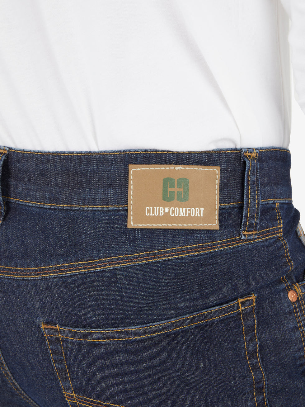 Blaue Jeans-Hose „HENRY-Z6516“ von Club of Comfort mit 6-Pocket-Design, elastischem Doppelstoffbund, Hemdstopper, separater Mobile Pocket in der rechten vorderen Tasche, Münztasche mit Kontrast-Patch, stabilem Super High Stretch-Denim, normaler Leibhöhe, schlankem Bein, Made in Green by Oeko-Tex, für Frauen und Männer, geeignet für das ganze Jahr.